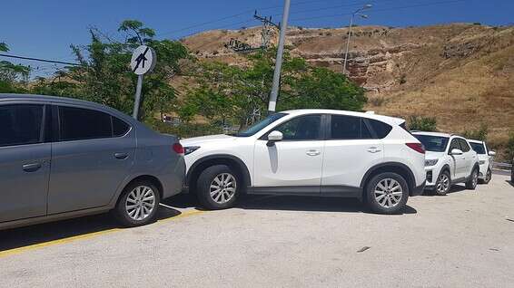 חונים על הכביש // צילום: יחידת פיקוח ואכיפה רשות הכנרת